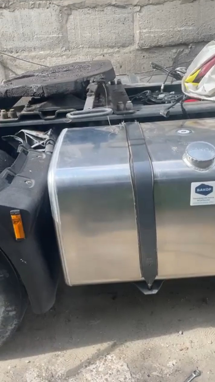 Алюминевый бак 400 л на DAF 105